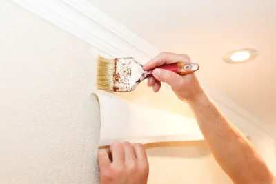 Pose de papier peint à Scolca — revêtements muraux et toiles de verre